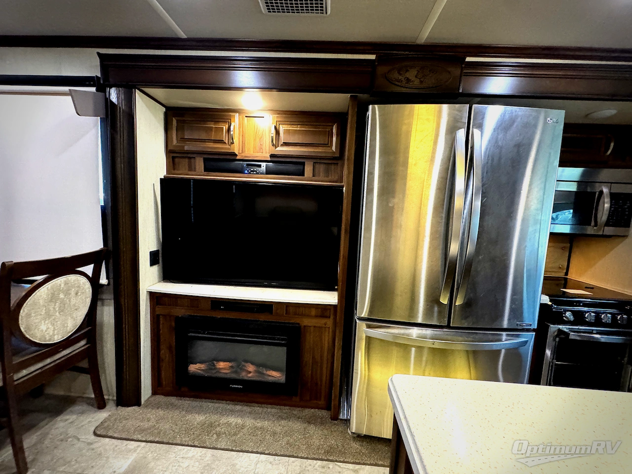 2019 Palomino Columbus Castaway 86FK Photo 8