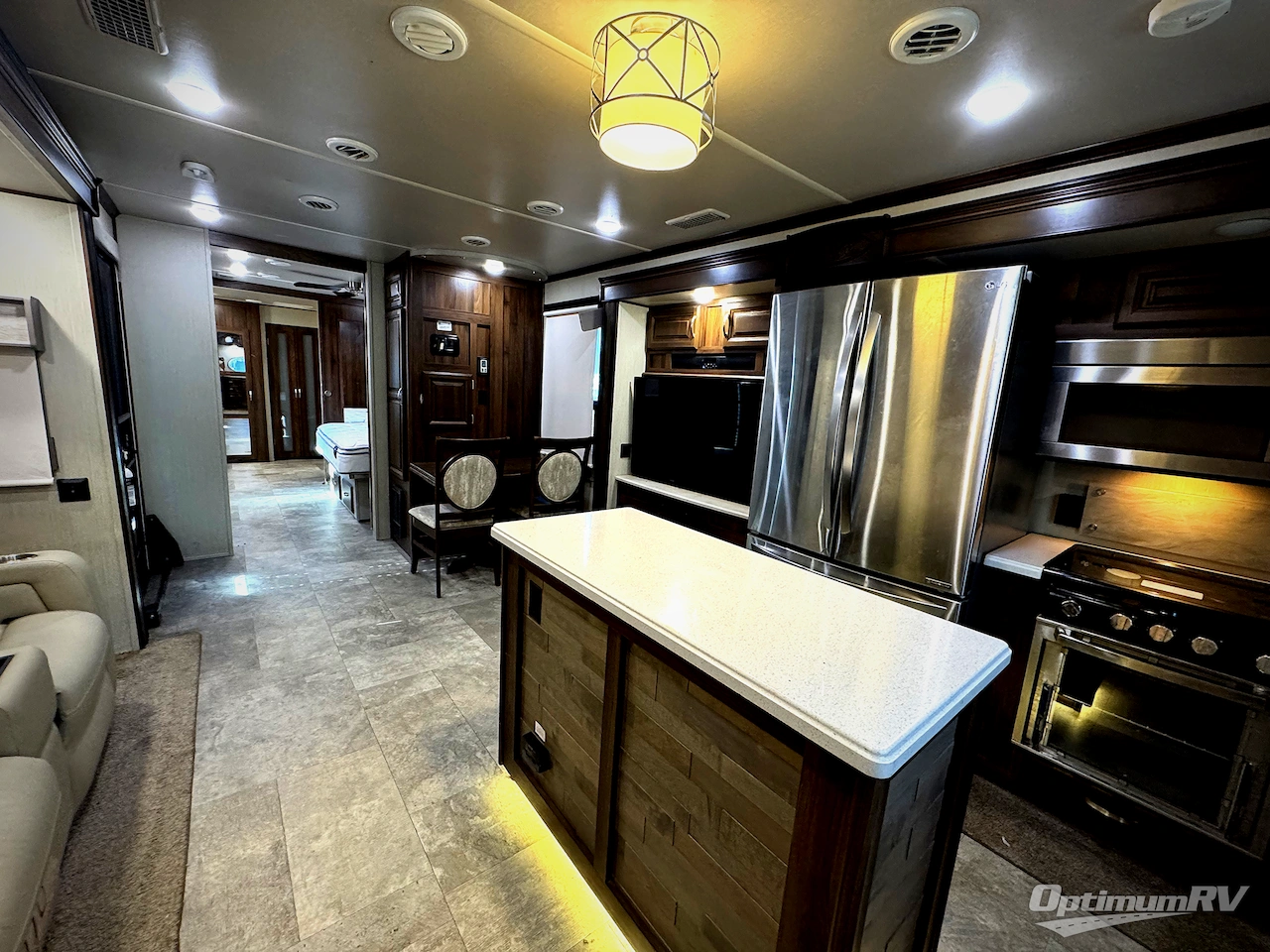 2019 Palomino Columbus Castaway 86FK Photo 9