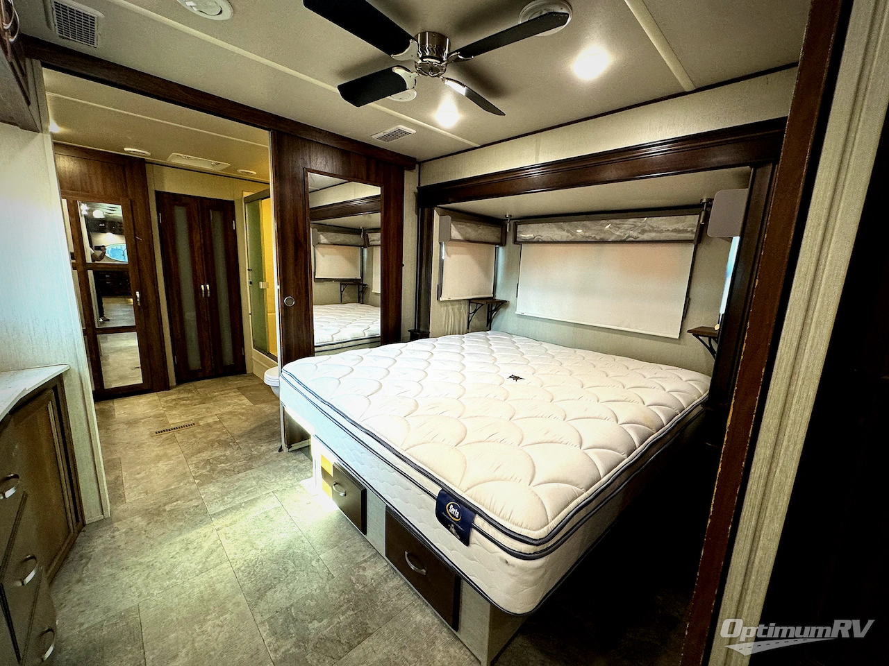 2019 Palomino Columbus Castaway 86FK Photo 10