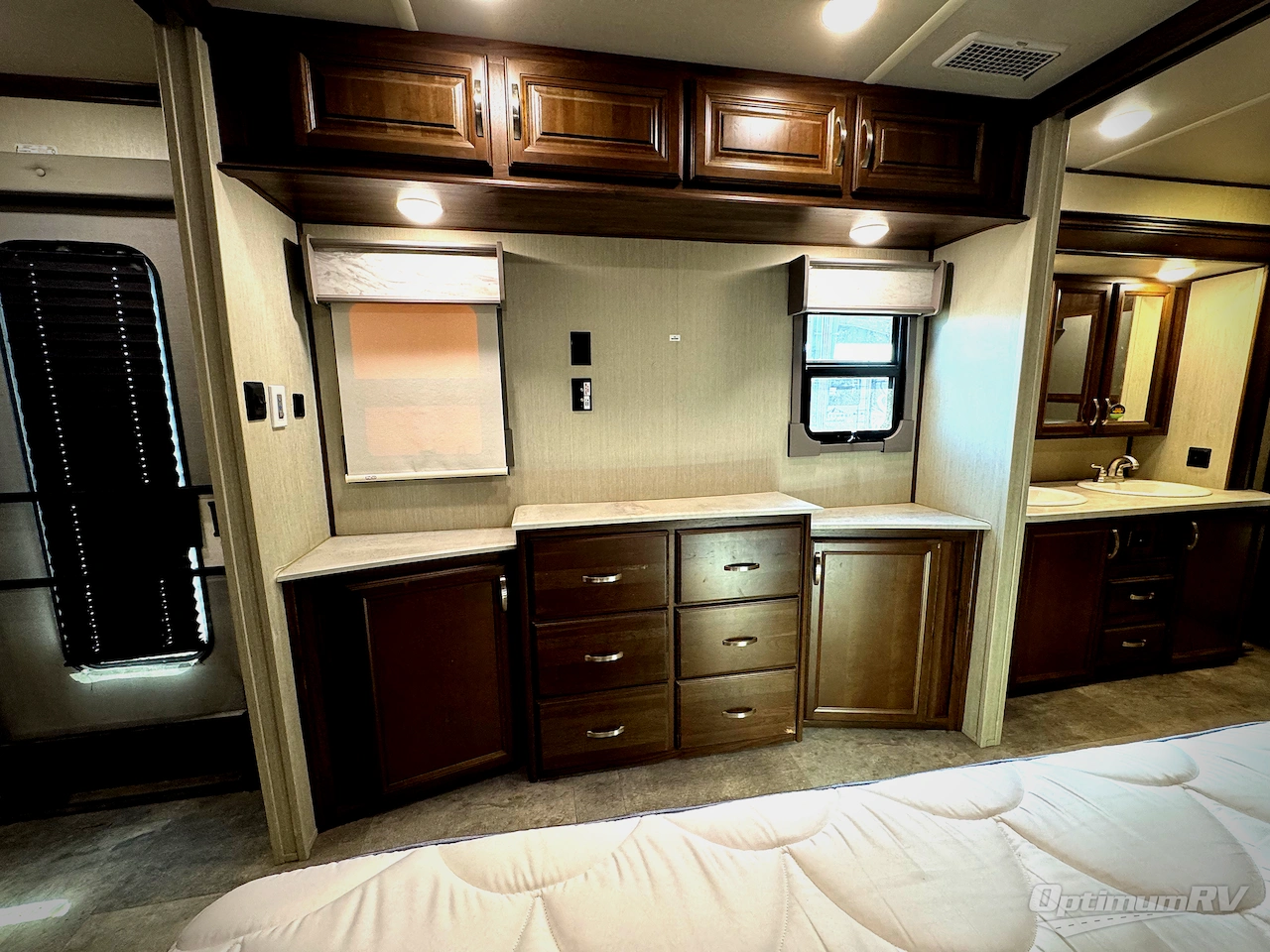 2019 Palomino Columbus Castaway 86FK Photo 11