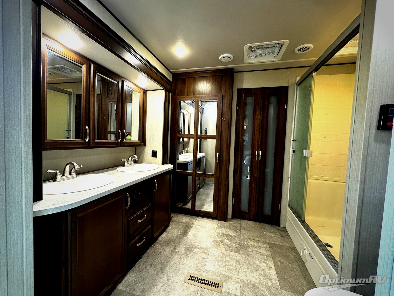 2019 Palomino Columbus Castaway 86FK Photo 12
