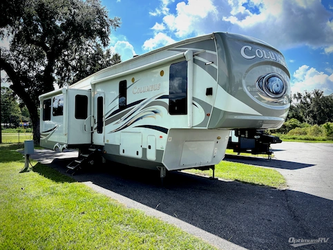 Used 2020 Palomino Columbus F329DV Featured Photo