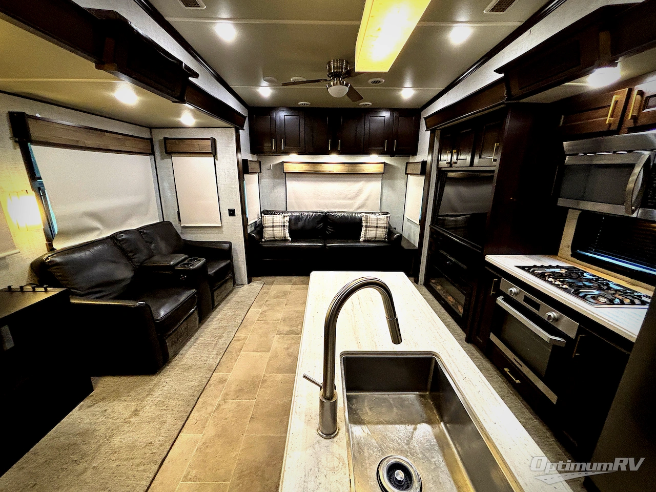 2020 Palomino Columbus F329DV Photo 4