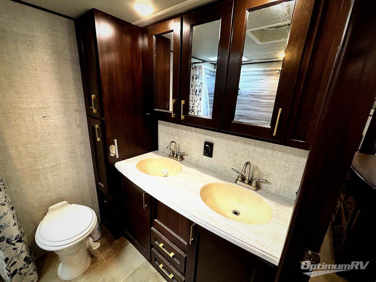 2020 Palomino Columbus F329DV Photo 14