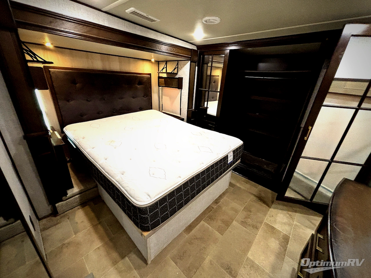 2020 Palomino Columbus F329DV Photo 8