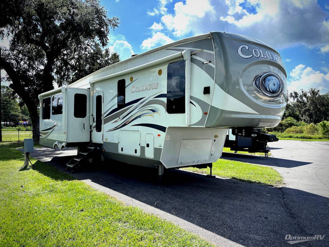 2020 Palomino Columbus F329DV Photo 1