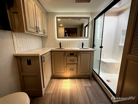 2027 East To West Ahara 380FL RV Photo 4