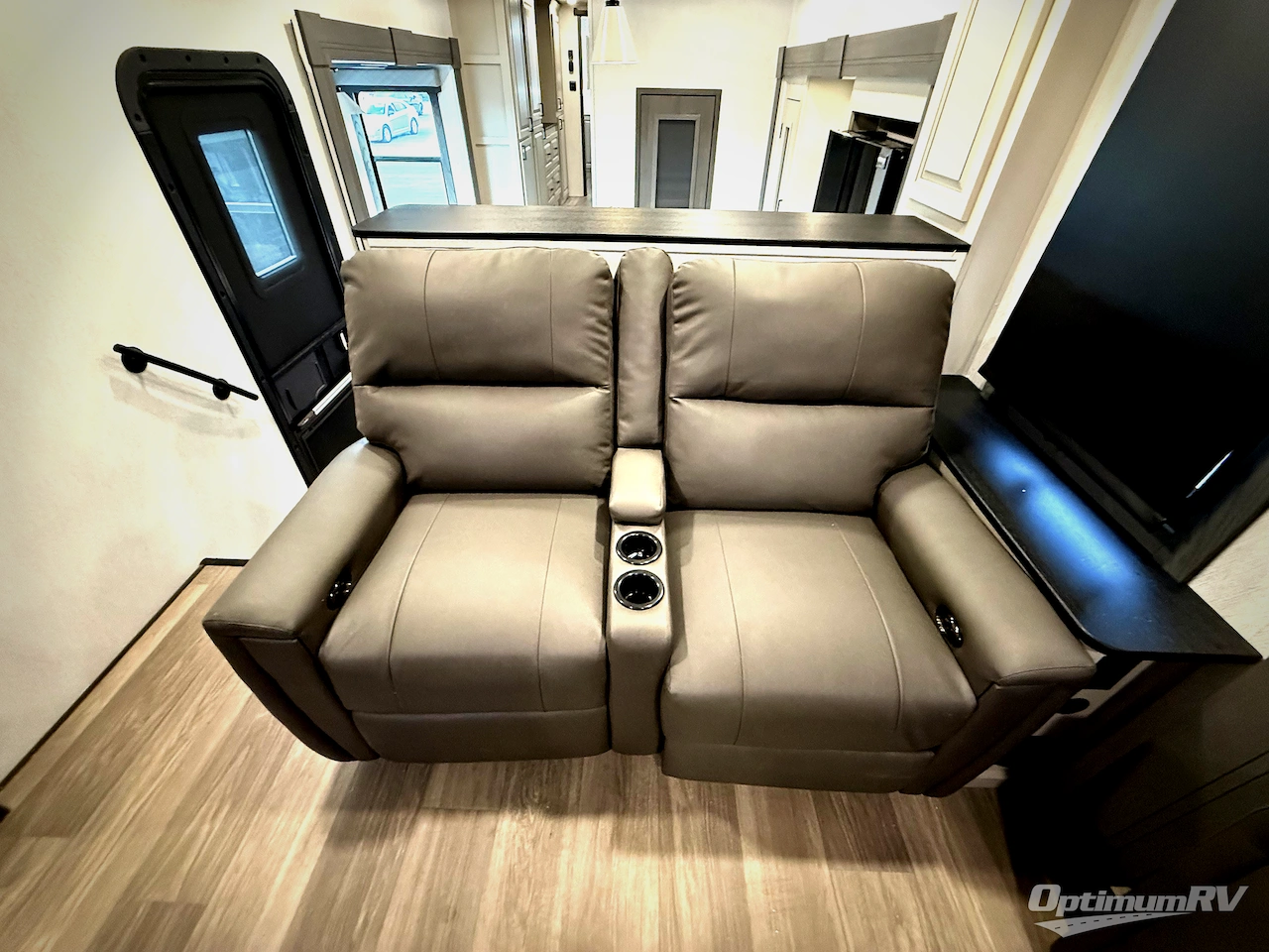 2027 East To West Ahara 380FL Photo 12