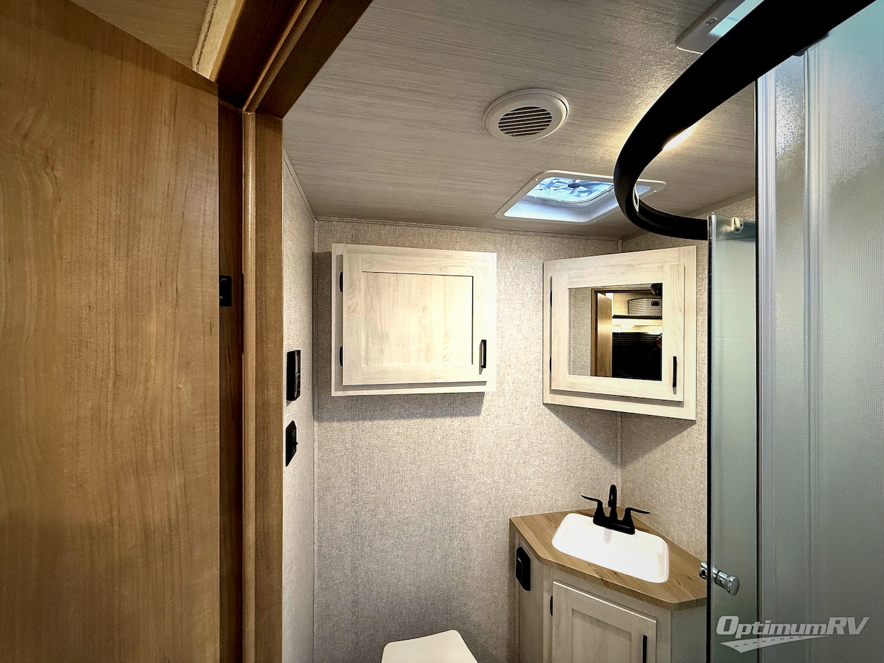 2026 East To West Longitude 185RB Photo 8