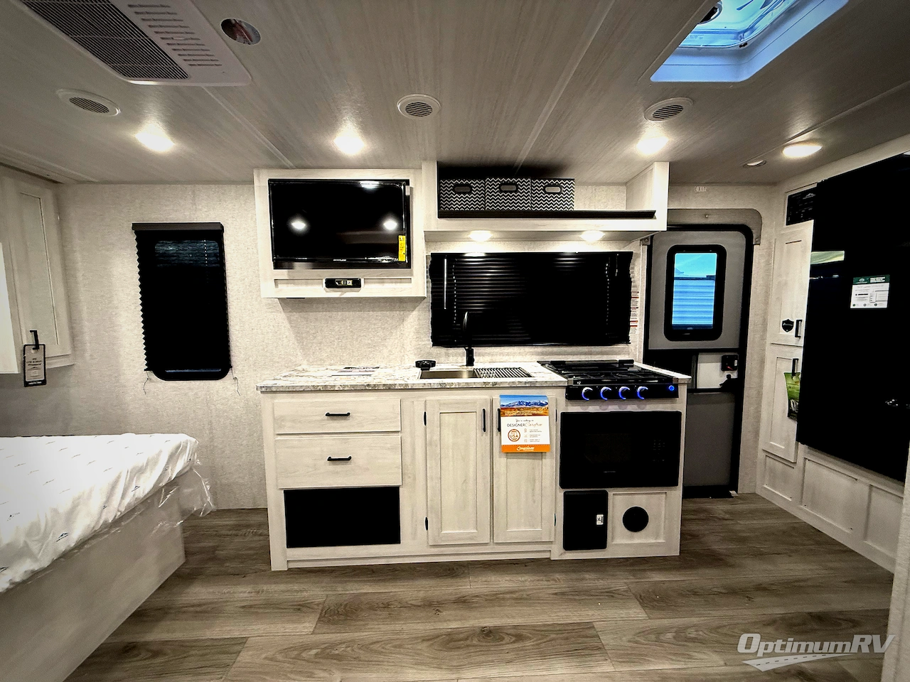 2026 East To West Longitude 185RB Photo 12