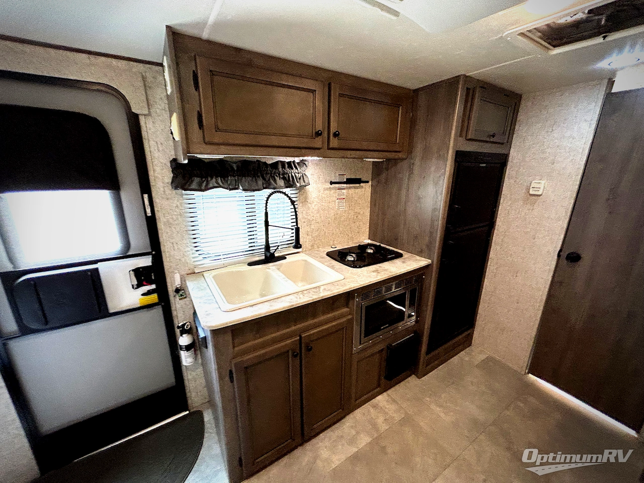 2019 Coachmen Apex Nano 191RBS Photo 9