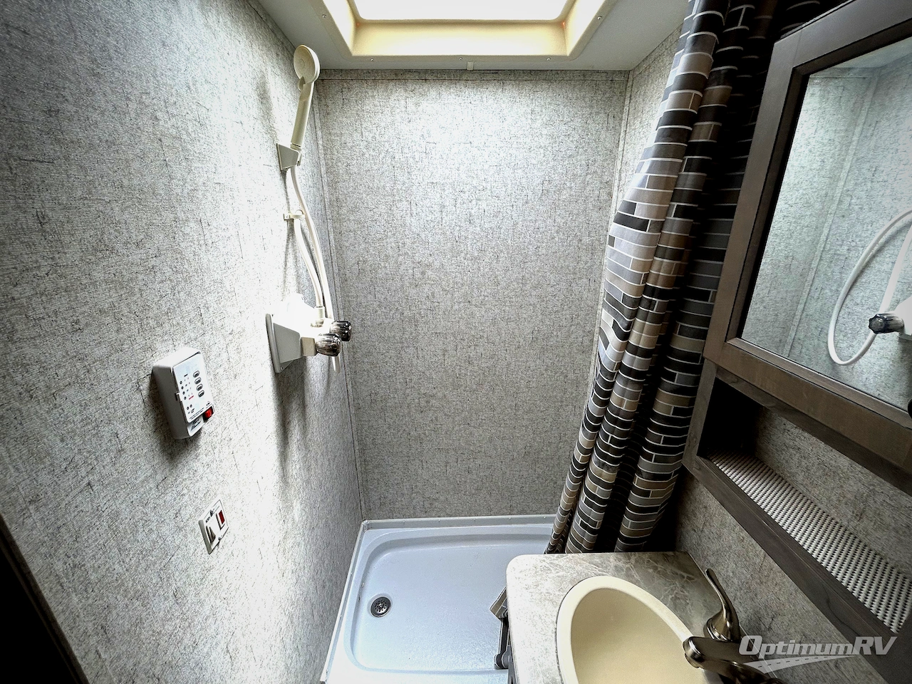 2019 Coachmen Apex Nano 191RBS Photo 12