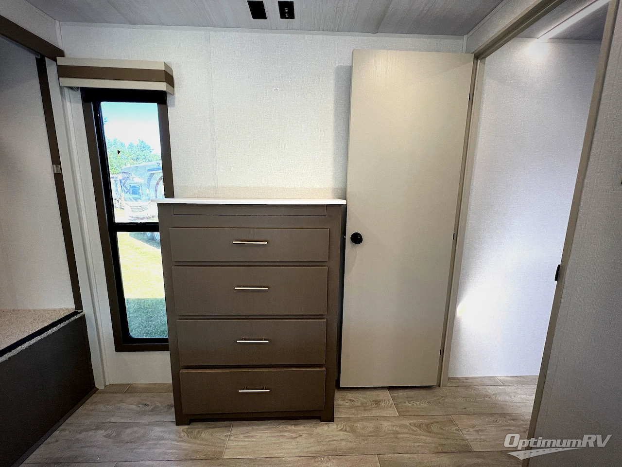 2026 East To West Alta 3175KRL Photo 13