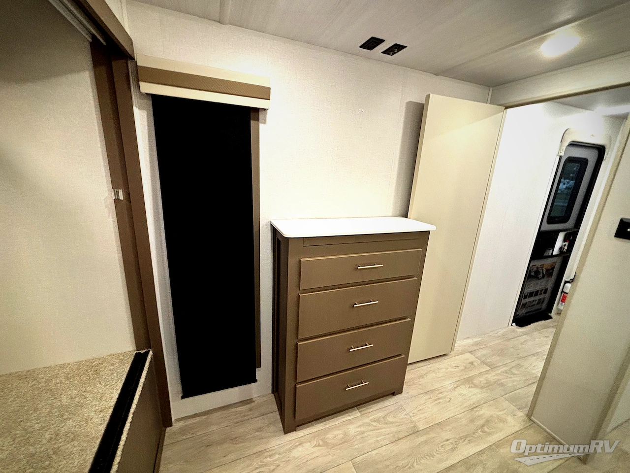 2026 East To West Alta 3175RK Photo 12