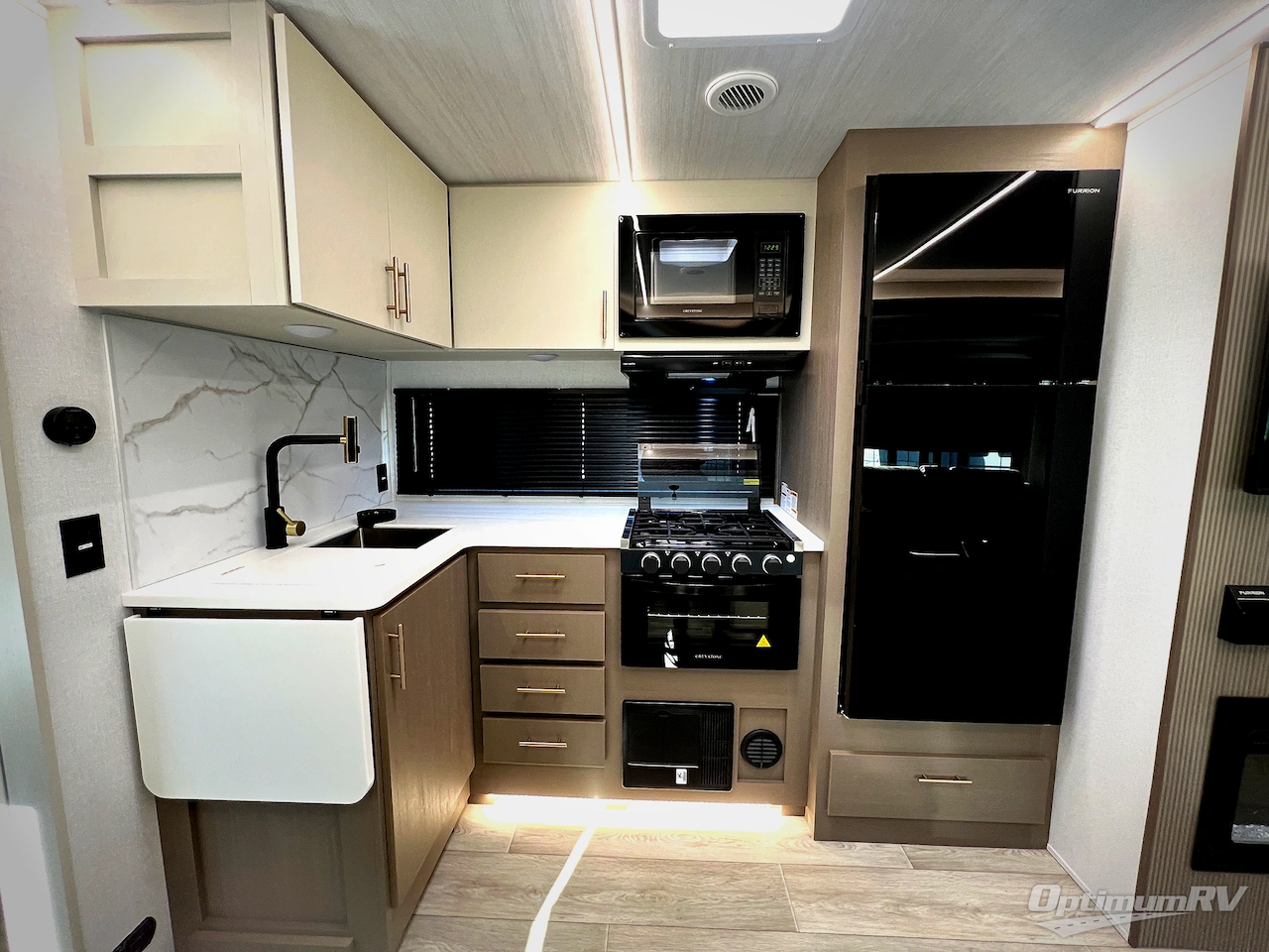 2026 East To West Alta 2600KRB Photo 9