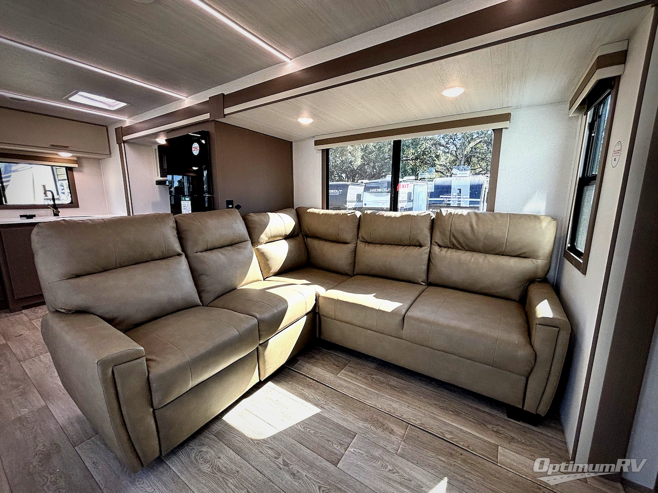 2026 East To West Alta 3175RK Photo 10