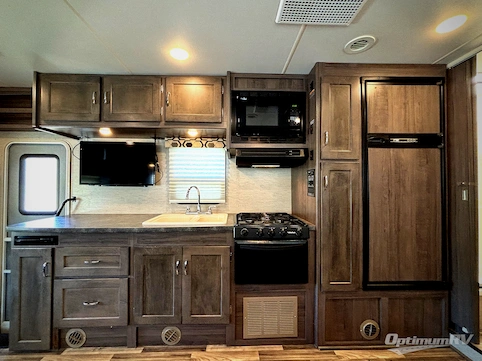 2017 Winnebago Minnie Winnie 31K RV Photo 2