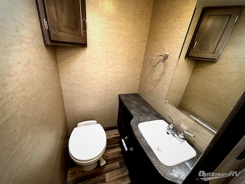 2017 Winnebago Minnie Winnie 31K RV Photo 4