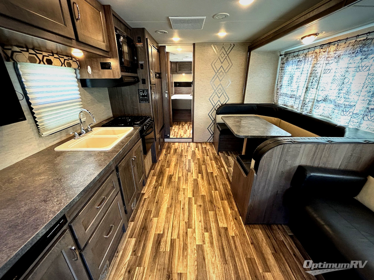2017 Winnebago Minnie Winnie 31K Photo 4