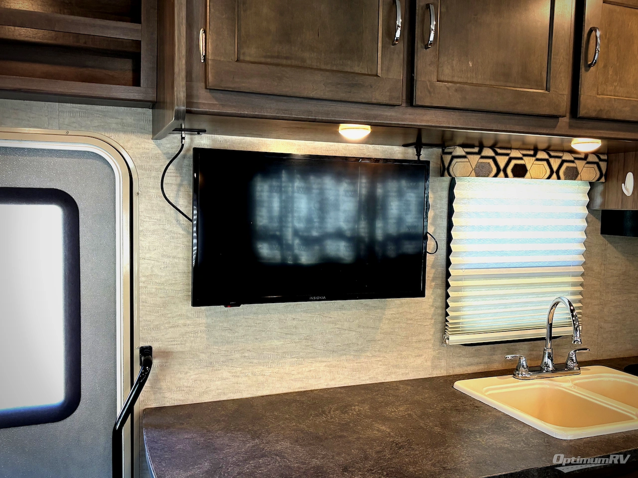 2017 Winnebago Minnie Winnie 31K Photo 12