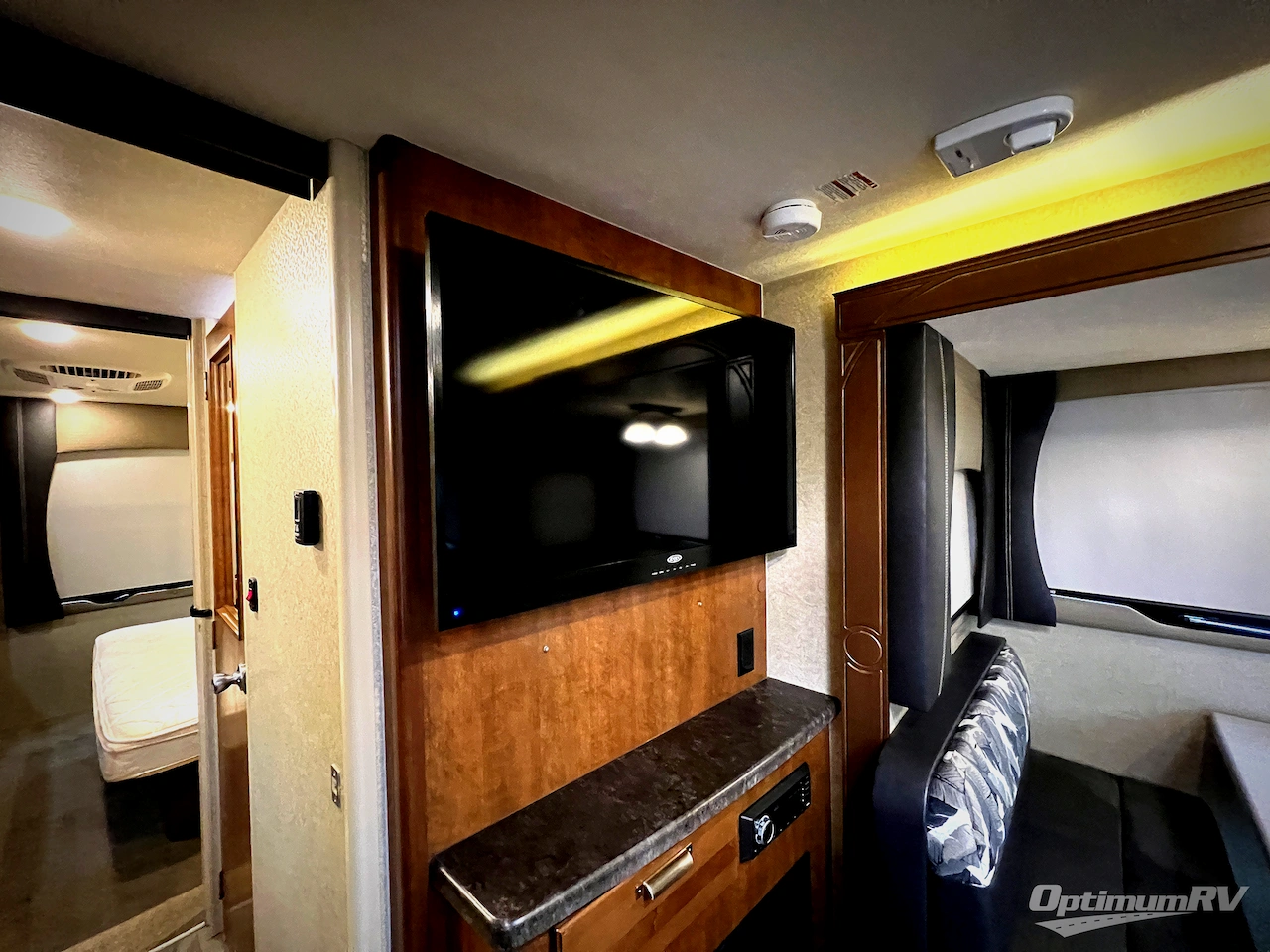 2019 Lance Lance Travel Trailers 2465 Photo 9