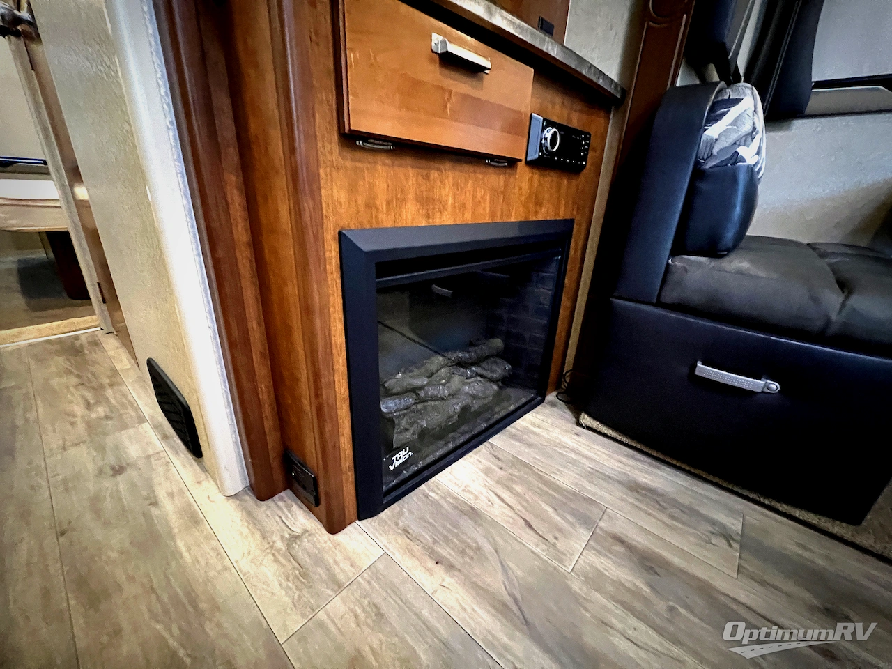 2019 Lance Lance Travel Trailers 2465 Photo 10