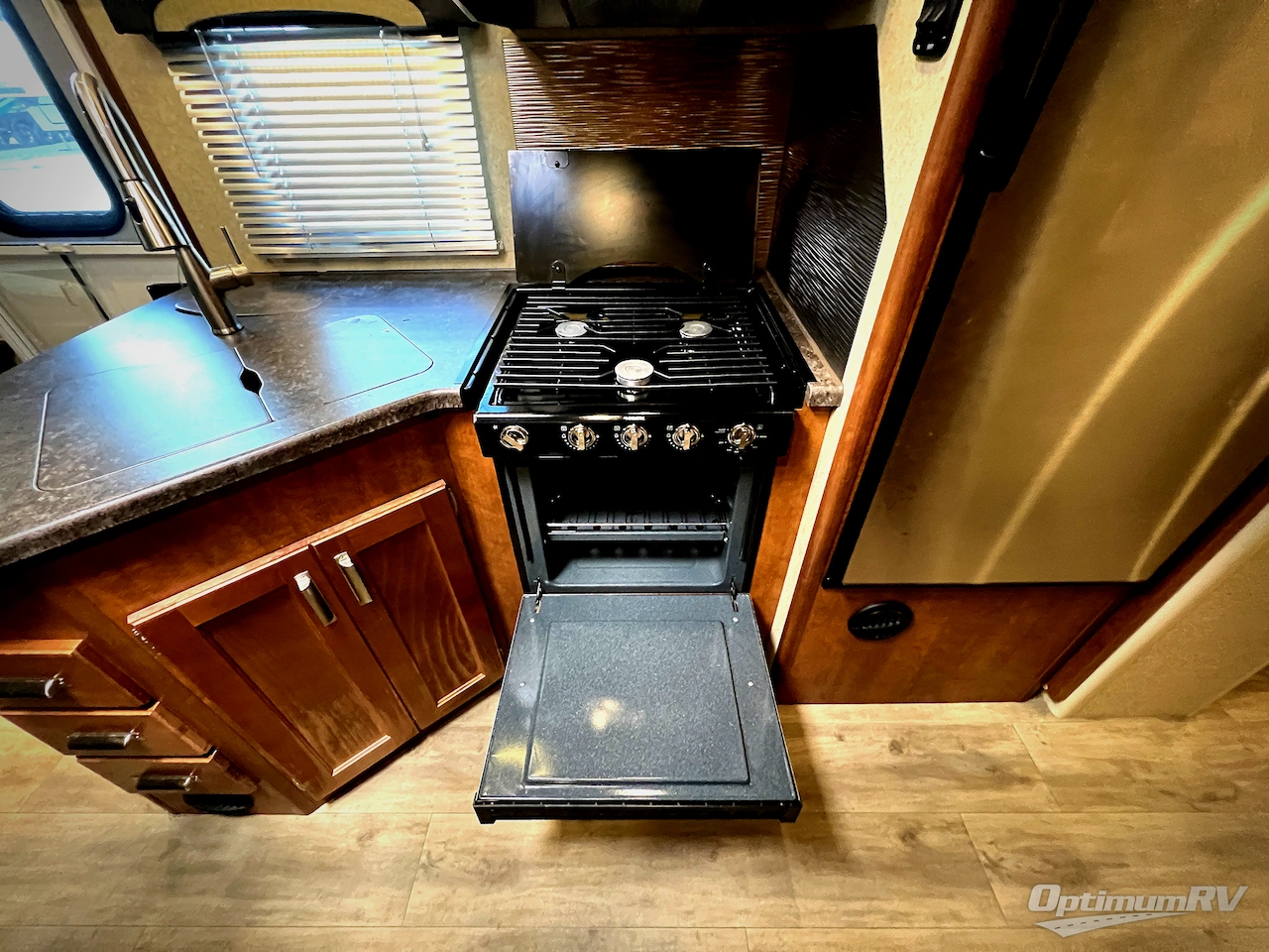 2019 Lance Lance Travel Trailers 2465 Photo 13