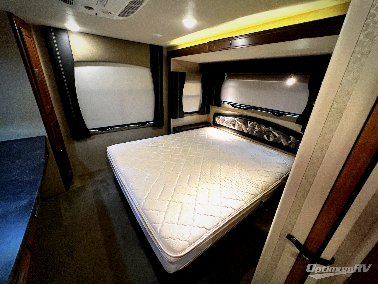 2019 Lance Lance Travel Trailers 2465 Photo 21
