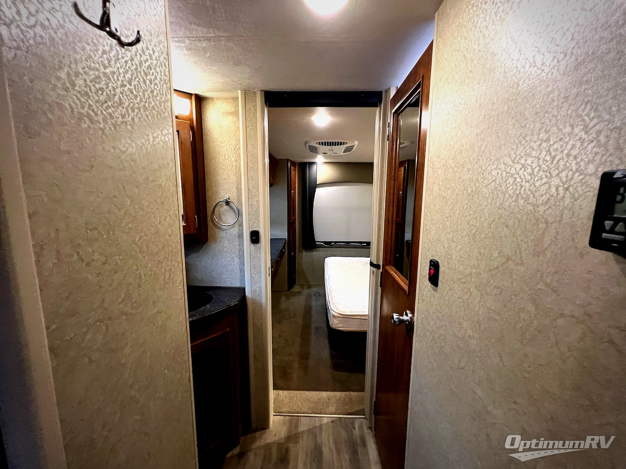 2019 Lance Lance Travel Trailers 2465 Photo 15
