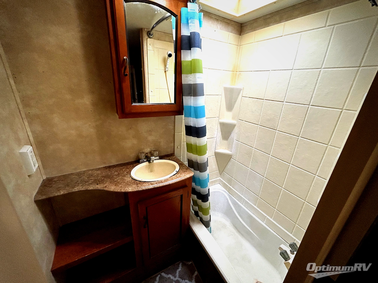 2010 Coachmen Freedom Express 292BHDS Photo 12