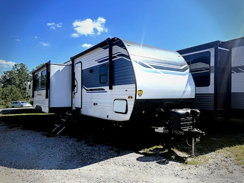 Used 2023 CrossRoads Zinger ZR333DB Featured Photo