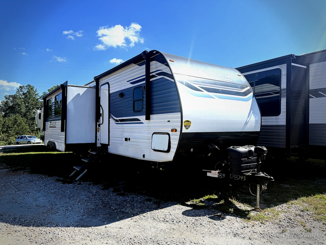 2023 CrossRoads Zinger ZR333DB Photo 1