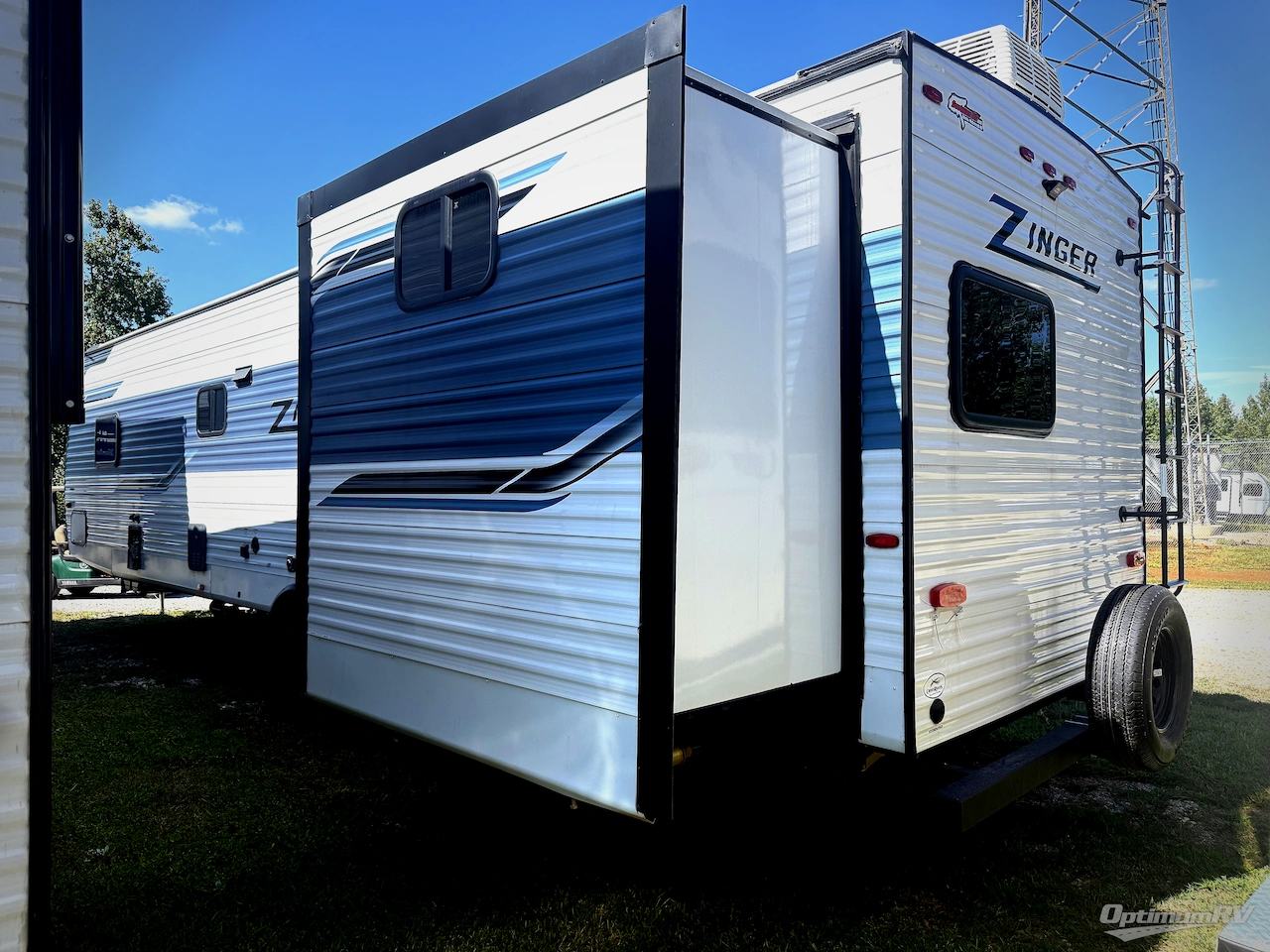 2023 CrossRoads Zinger ZR333DB Photo 3