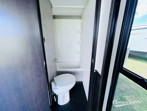 2017 Jayco Seismic 4212 RV Photo 3