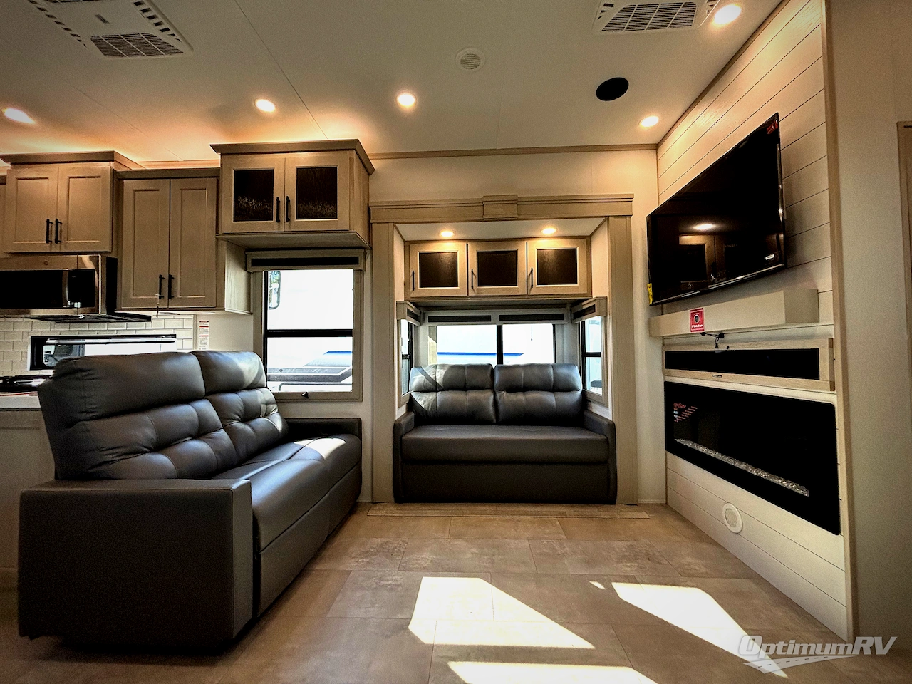 2026 Grand Design Solitude 417KB Photo 12