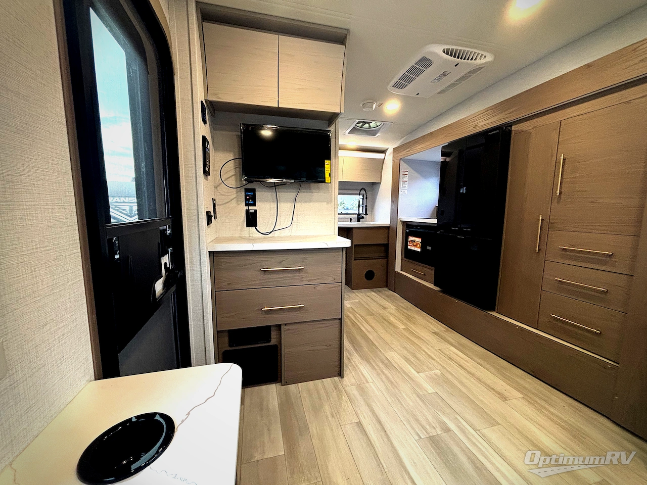 2026 Grand Design Serenova 150HL Photo 7