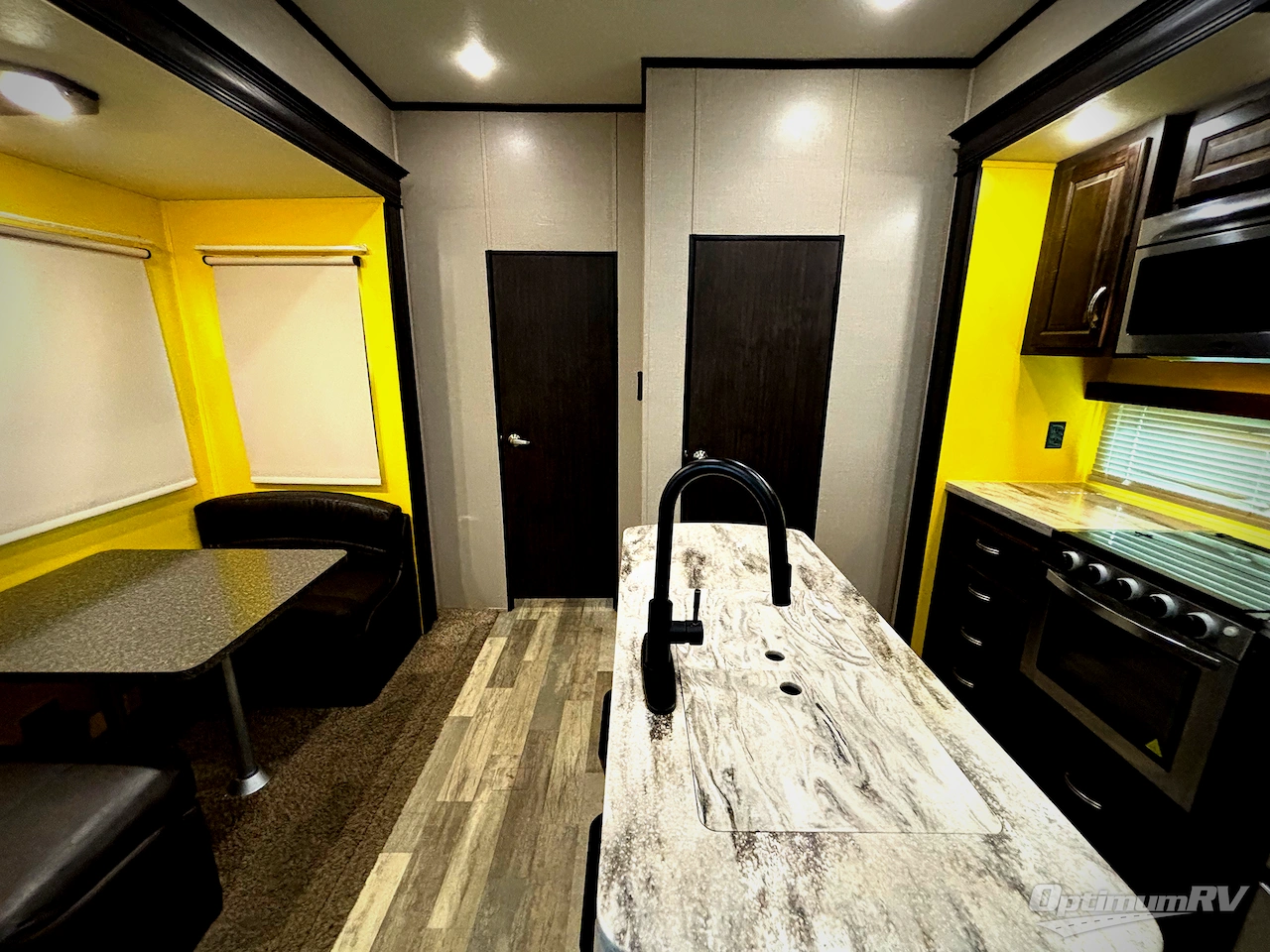 2020 Coachmen Brookstone 344FL Photo 4