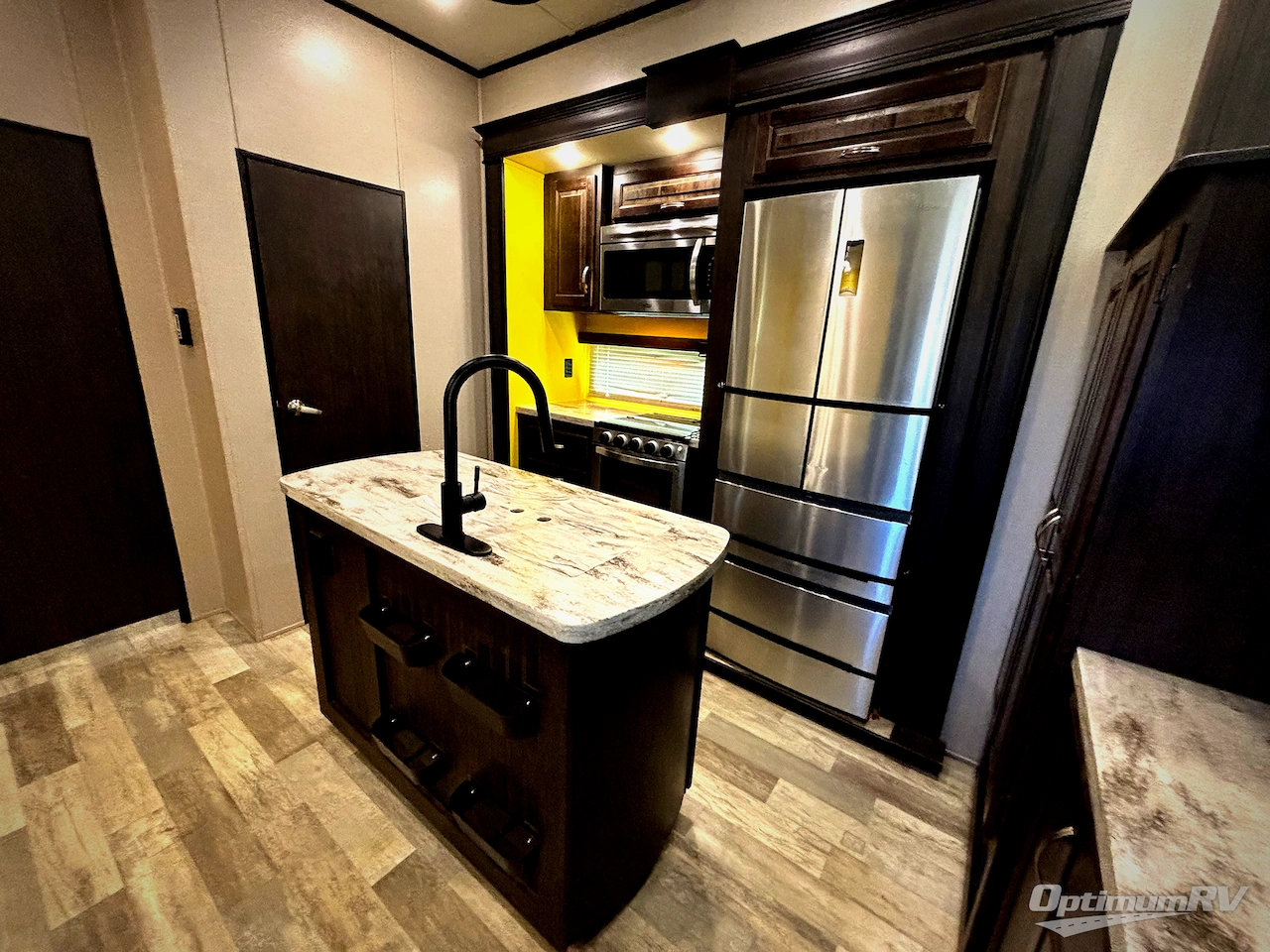 2020 Coachmen Brookstone 344FL Photo 10