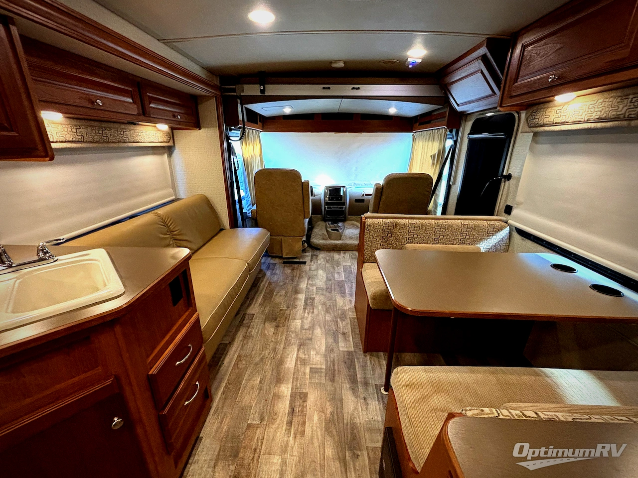 2017 Winnebago Sunstar 29VE Photo 3