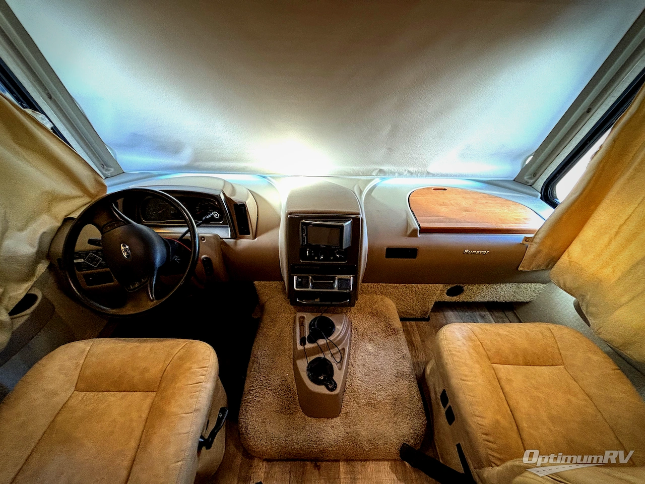 2017 Winnebago Sunstar 29VE Photo 6