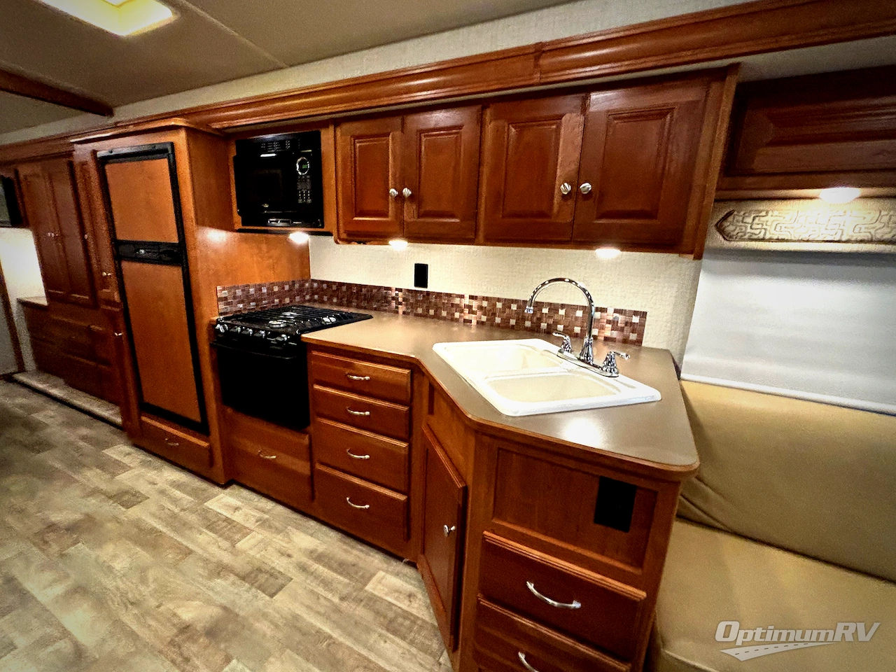 2017 Winnebago Sunstar 29VE Photo 11