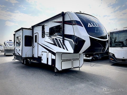 Used 2022 Alliance Valor 37V13 Featured Photo