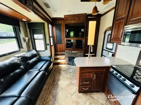 2017 Prime Time Spartan 1032 RV Photo 2