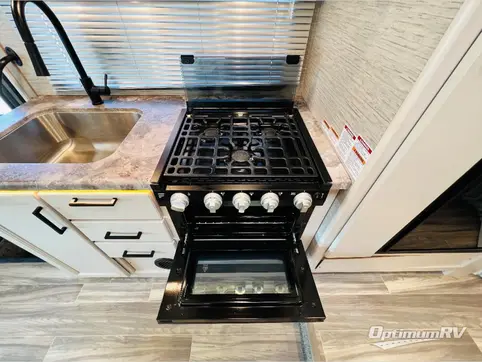 2021 Thor Four Winds 24F RV Photo 4