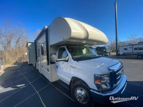 Used 2019 Thor Chateau 30D Featured Photo