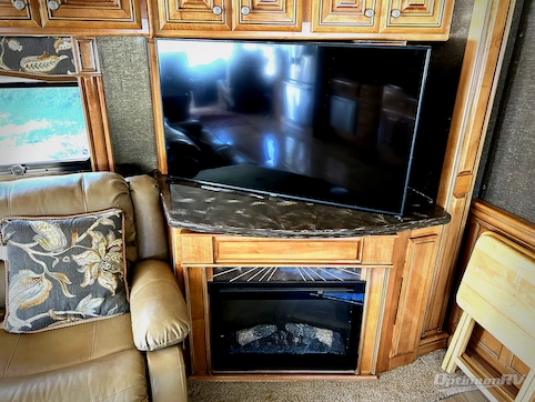 2016 Thor Tuscany 44MT RV Photo 2