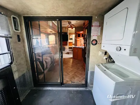 2008 Keystone Fuzion 362 RV Photo 3