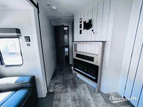 2025 Palomino Puma 28BHSS RV Photo 4
