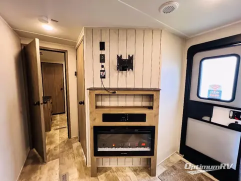2024 Palomino Puma 32BHQS RV Photo 4
