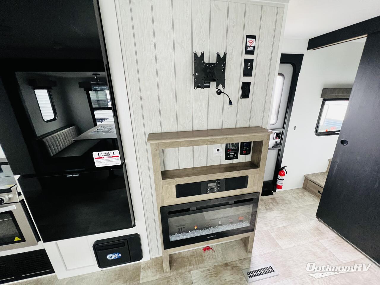 2025 Palomino Puma 337BH Photo 7